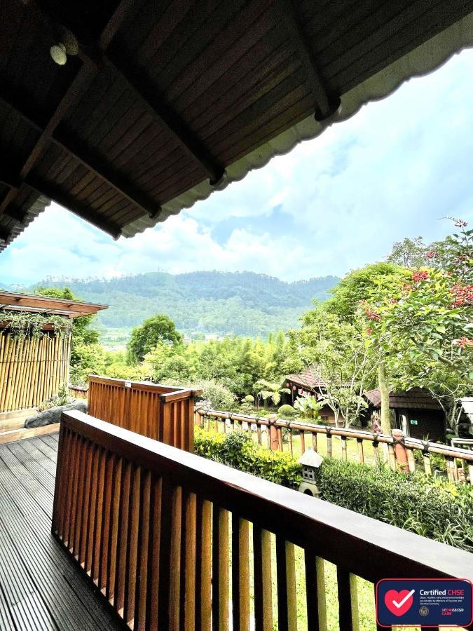 The Onsen Hot Spring Resort Batu  Exterior photo